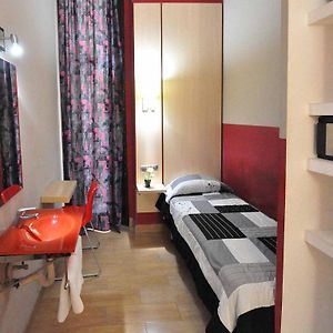 Habitación Básica con 2 Camas Individuales